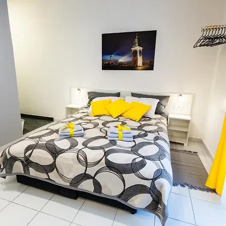 Black & Yellow Centrally Located アパート ノヴィ・サド