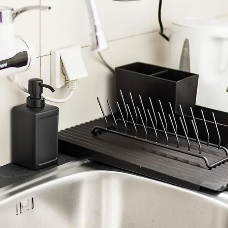 Black & Yellow Centrally Located ノヴィ・サド